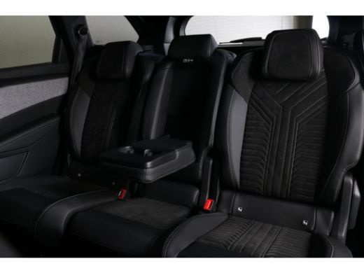 Peugeot E-5008 Peugeot GT 73 kWh 214 | Warmtepomp | Navi | Camera | Verwarmde stoelen en stuur | LED Koplampen |... ActivLease financial lease