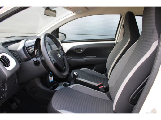 Toyota Aygo Toyota 1.0 X-Play Limited | AIRCO | CAMERA | CARPLAY | ActivLease financial lease