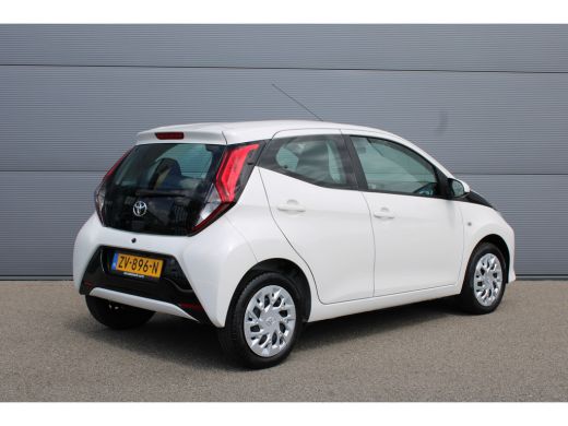 Toyota Aygo Toyota 1.0 X-Play Limited | AIRCO | CAMERA | CARPLAY | ActivLease financial lease