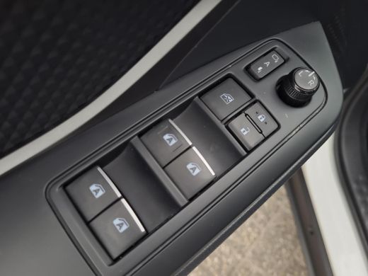 Toyota C-HR 1.8 Hybrid Dynamic | Navigatie | Adaptive Cruise | Rijklaarprijs incl. garantie | ActivLease financial lease