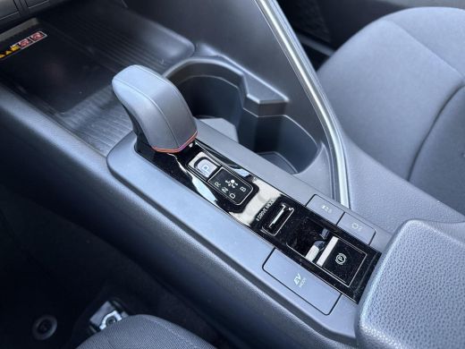 Toyota C-HR 2.0 Hybrid 200 Dynamic **DODEHOEK DETECTIE/ STOEL EN STUURWIELVERWARMING/ ADAPTIEF CRUISE CONTROL** ActivLease financial lease