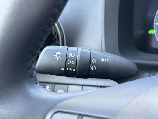 Toyota C-HR 2.0 Hybrid 200 Dynamic **DODEHOEK DETECTIE/ STOEL EN STUURWIELVERWARMING/ ADAPTIEF CRUISE CONTROL** ActivLease financial lease