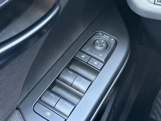 Toyota C-HR 2.0 Hybrid 200 Dynamic **DODEHOEK DETECTIE/ STOEL EN STUURWIELVERWARMING/ ADAPTIEF CRUISE CONTROL** ActivLease financial lease