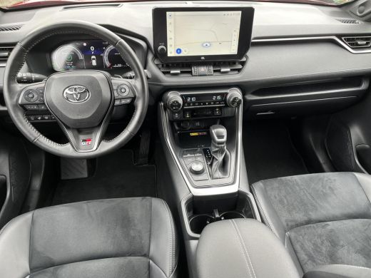 Toyota RAV4 2.5 Plug-in Hybrid AWD GR SPORT | Navigatie | Carplay | Elektrische voorstoelen | Stoel- + achter... ActivLease financial lease