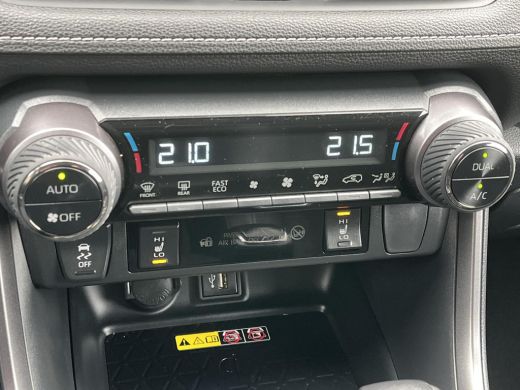 Toyota RAV4 2.5 Plug-in Hybrid AWD GR SPORT | Navigatie | Carplay | Elektrische voorstoelen | Stoel- + achter... ActivLease financial lease