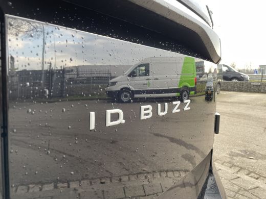 Volkswagen ID. Buzz Cargo Black edition 77 kWh | 204 Pk | Achterdeuren | App Connect | Camera | PDC ActivLease financial lease