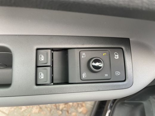 Volkswagen ID. Buzz Cargo Black edition 77 kWh | 204 Pk | Achterdeuren | App Connect | Camera | PDC ActivLease financial lease