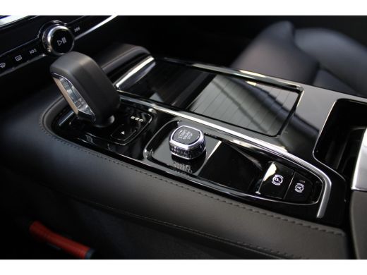 Volvo  V60 Volvo T6 350PK AWD Plus Dark | Keyless Entry | 19'' | Getint Glas ActivLease financial lease