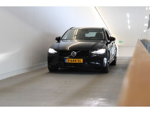 Volvo  V60 Volvo T6 350PK AWD Plus Dark | Keyless Entry | 19'' | Getint Glas ActivLease financial lease
