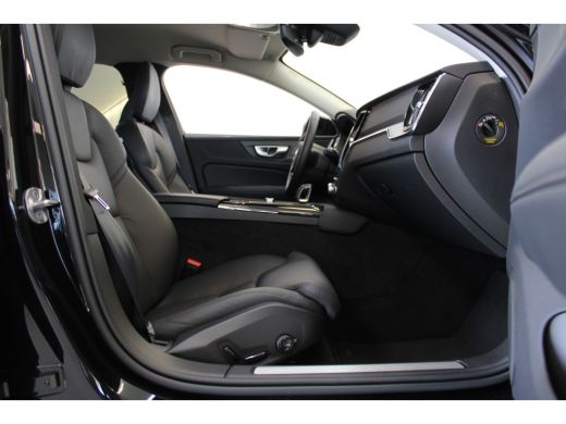 Volvo  V60 Volvo T6 350PK AWD Plus Dark | Keyless Entry | 19'' | Getint Glas ActivLease financial lease