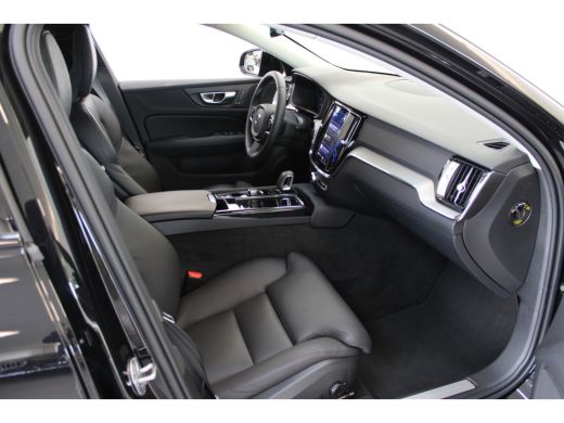 Volvo  V60 Volvo T6 350PK AWD Plus Dark | Keyless Entry | 19'' | Getint Glas ActivLease financial lease