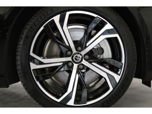 Volvo  V60 Volvo T6 350PK AWD Plus Dark | Keyless Entry | 19'' | Getint Glas ActivLease financial lease