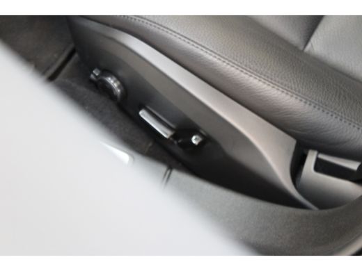 Volvo  V60 Volvo T6 350PK AWD Plus Dark | Keyless Entry | 19'' | Getint Glas ActivLease financial lease
