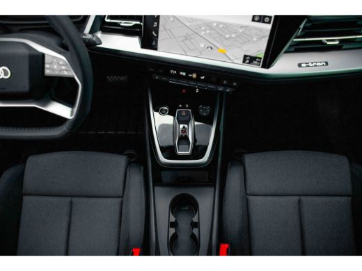 Audi Q4 e-tron 45 quattro Advanced edition 82 kWh | Trekhaak | Assistentiepakket plus | Zwart optiek | Privacy g... ActivLease financial lease