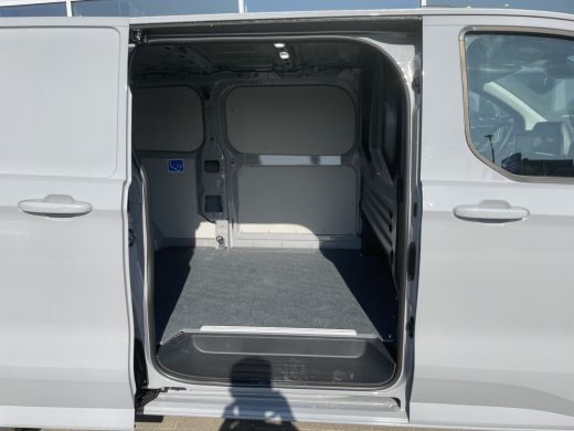 Ford Transit Custom 300 2.0 TDCI L2H1 Limited 150PK handgeschakeld ActivLease financial lease