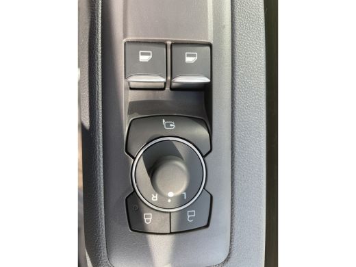 Ford Transit Custom 300 2.0 TDCI L2H1 Limited 150PK handgeschakeld ActivLease financial lease