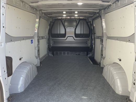 Ford Transit Custom 300 2.0 TDCI L2H1 Limited 150PK handgeschakeld ActivLease financial lease