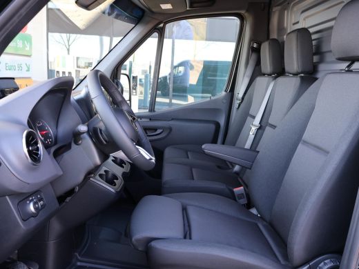 Mercedes Sprinter 319 CDI 190 PK AUT9 L2H2 + 18 INCH | LED | APPLE CARPLAY | SIDEBARS | CAMERA | ADAPTIVE CRUISE ActivLease financial lease