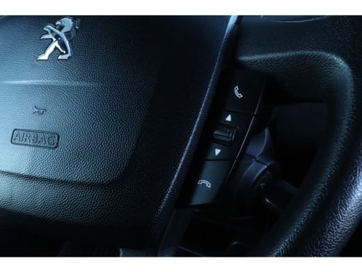 Peugeot Boxer 333 2.2 BlueHDi 140 L2H2 Premium | Camera | Trehaak | Cruise Control | Navi | Carplay | Airco | PDC ActivLease financial lease