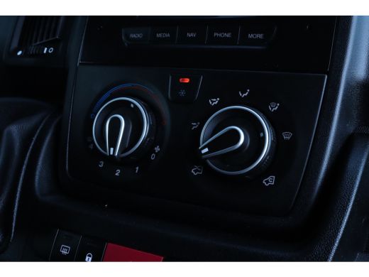 Peugeot Boxer 333 2.2 BlueHDi 140 L2H2 Premium | Camera | Trehaak | Cruise Control | Navi | Carplay | Airco | PDC ActivLease financial lease