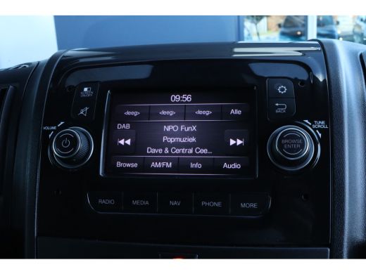 Peugeot Boxer 333 2.2 BlueHDi 140 L2H2 Premium | Camera | Trehaak | Cruise Control | Navi | Carplay | Airco | PDC ActivLease financial lease