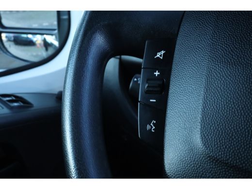 Peugeot Boxer 333 2.2 BlueHDi 140 L2H2 Premium | Camera | Trehaak | Cruise Control | Navi | Carplay | Airco | PDC ActivLease financial lease