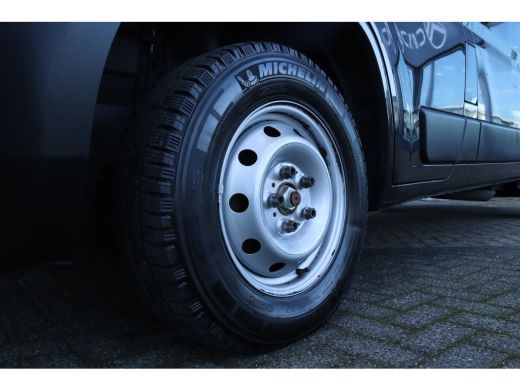 Peugeot Boxer 333 2.2 BlueHDi 140 L2H2 Premium | Camera | Trehaak | Cruise Control | Navi | Carplay | Airco | PDC ActivLease financial lease