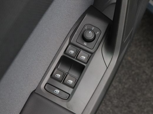 Seat Leon Style 1.5 TSi 115pk | Climate Controle | 17 Inch | CarPlay | Parkeersensoren | 5.798 Km!! ActivLease financial lease