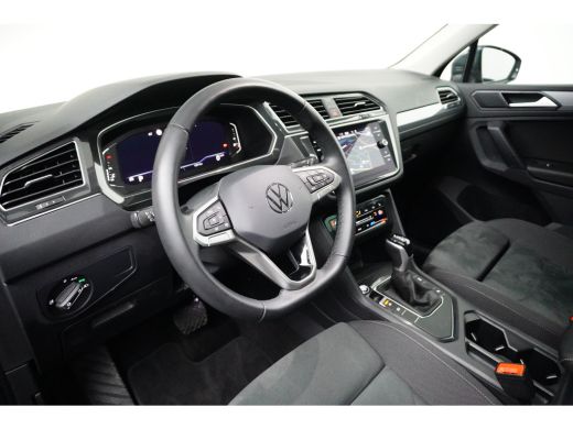 Volkswagen Tiguan 1.5 TSI 150PK DSG-7 Elegance | TREKHAAK | NAVIGATIE | CAMERA | AUTO A. KLEP ActivLease financial lease