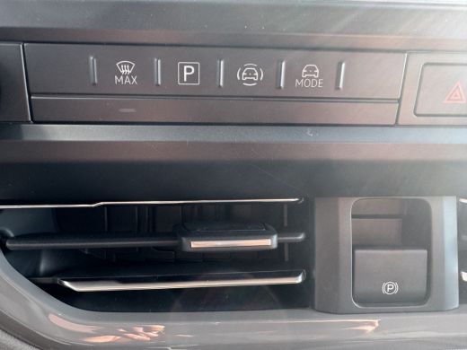 Volkswagen Transporter 2.0 TDI L2H1 30 170PK automaat ActivLease financial lease