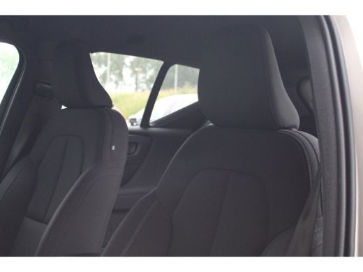 Volvo  XC40 Recharge Core 70 kWh | Climate Pack | Getint Glas | Camera | 19-Inch ActivLease financial lease