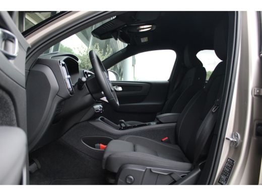 Volvo  XC40 Recharge Core 70 kWh | Climate Pack | Getint Glas | Camera | 19-Inch ActivLease financial lease