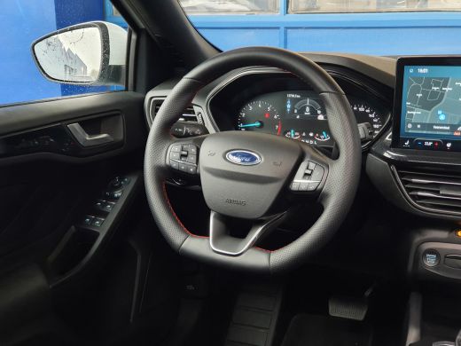 Ford Focus Wagon 1.0 EcoB 155PK Automaat Hybrid ST Line Panoramadak | Winterpack | Camera | Cruise control a... ActivLease financial lease