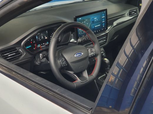 Ford Focus Wagon 1.0 EcoB 155PK Automaat Hybrid ST Line Panoramadak | Winterpack | Camera | Cruise control a... ActivLease financial lease