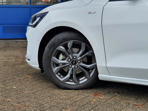 Ford Focus Wagon 1.0 EcoB 155PK Automaat Hybrid ST Line Panoramadak | Winterpack | Camera | Cruise control a... ActivLease financial lease