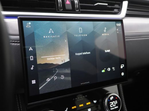Jaguar F-Pace Jaguar P400e PHEV R-Dynamic S | Pano | Afneembare trekhaak | Black Pack | Adaptieve Cruise Control ActivLease financial lease