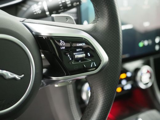 Jaguar F-Pace Jaguar P400e PHEV R-Dynamic S | Pano | Afneembare trekhaak | Black Pack | Adaptieve Cruise Control ActivLease financial lease