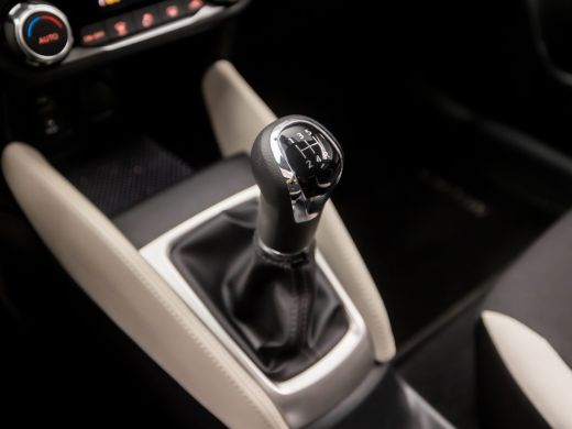 Nissan Micra 0.9 IG-T N-Connecta (NAVIGATIE, CLIMATE, CAMERA, GETINT GLAS, SPORTSTOELEN, CRUISE, PARKEERSENSOR... ActivLease financial lease