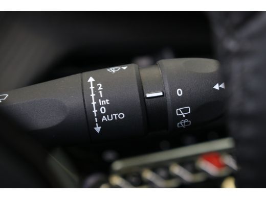 Peugeot 2008 1.2 PureTech 100 Allure | Apple Carplay/Android Auto|telefoonintegratie premium | Climate Control... ActivLease financial lease