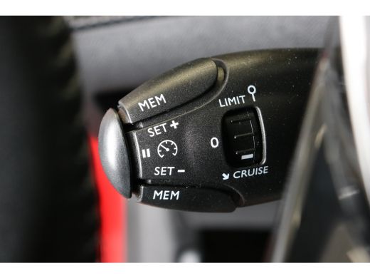 Peugeot 208 1.2 Allure 100pk Automaat | Navi | Camera | Cruise control | Climate control | DAB | Apple Carplay | ActivLease financial lease