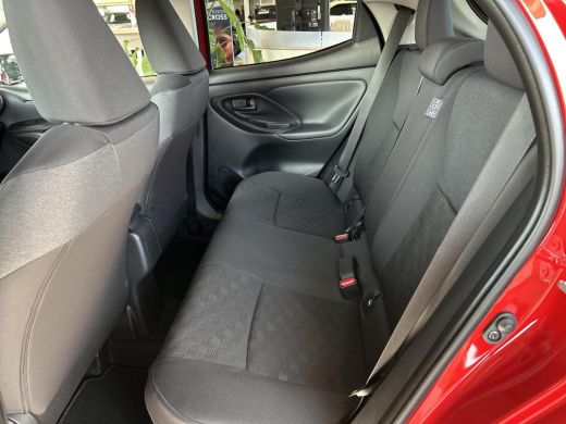 Toyota Yaris 1.5 Hybrid 115 Dynamic ActivLease financial lease