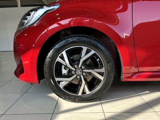 Toyota Yaris 1.5 Hybrid 115 Dynamic ActivLease financial lease