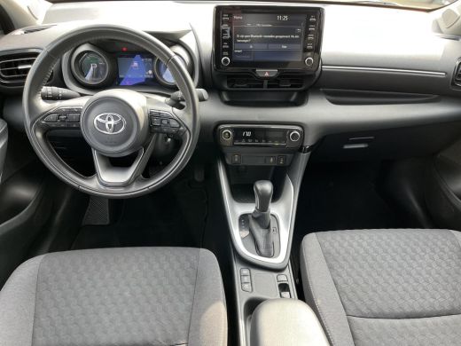 Toyota Yaris 1.5 Hybrid Dynamic | Carplay | Stoelverwarming | Licht metalen velgen | LED koplampen | ActivLease financial lease