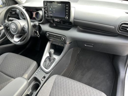 Toyota Yaris 1.5 Hybrid Dynamic | Carplay | Stoelverwarming | Licht metalen velgen | LED koplampen | ActivLease financial lease