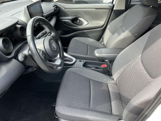Toyota Yaris 1.5 Hybrid Dynamic | Carplay | Stoelverwarming | Licht metalen velgen | LED koplampen | ActivLease financial lease