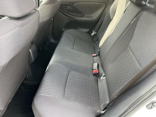 Toyota Yaris 1.5 Hybrid Dynamic | Carplay | Stoelverwarming | Licht metalen velgen | LED koplampen | ActivLease financial lease