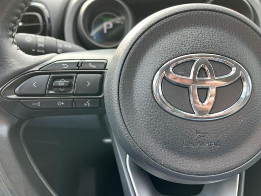 Toyota Yaris 1.5 Hybrid Dynamic | Carplay | Stoelverwarming | Licht metalen velgen | LED koplampen | ActivLease financial lease