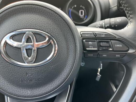 Toyota Yaris 1.5 Hybrid Dynamic | Carplay | Stoelverwarming | Licht metalen velgen | LED koplampen | ActivLease financial lease