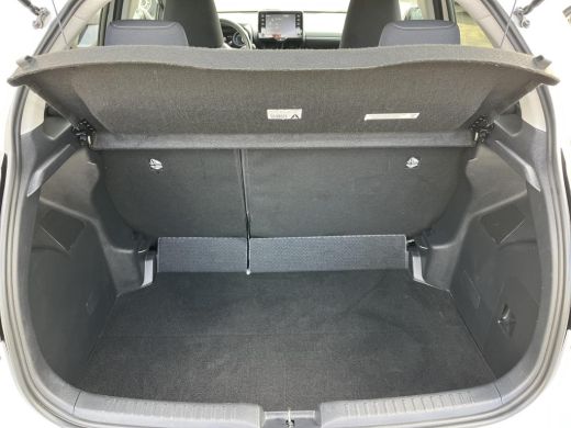 Toyota Yaris 1.5 Hybrid Dynamic | Carplay | Stoelverwarming | Licht metalen velgen | LED koplampen | ActivLease financial lease