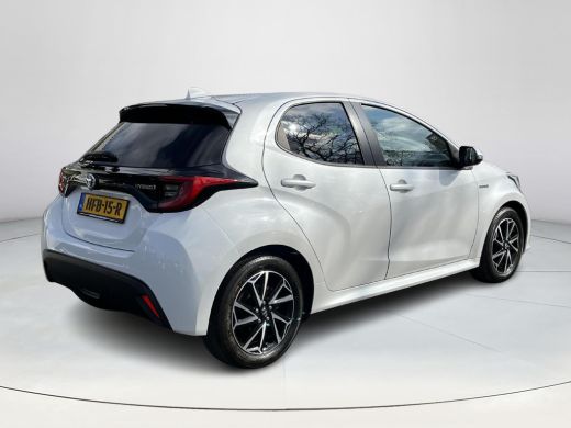 Toyota Yaris 1.5 Hybrid Dynamic | Carplay | Stoelverwarming | Licht metalen velgen | LED koplampen | ActivLease financial lease